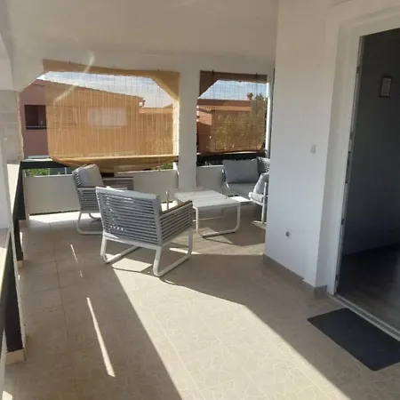 Well Bee Oase Apartament Vir